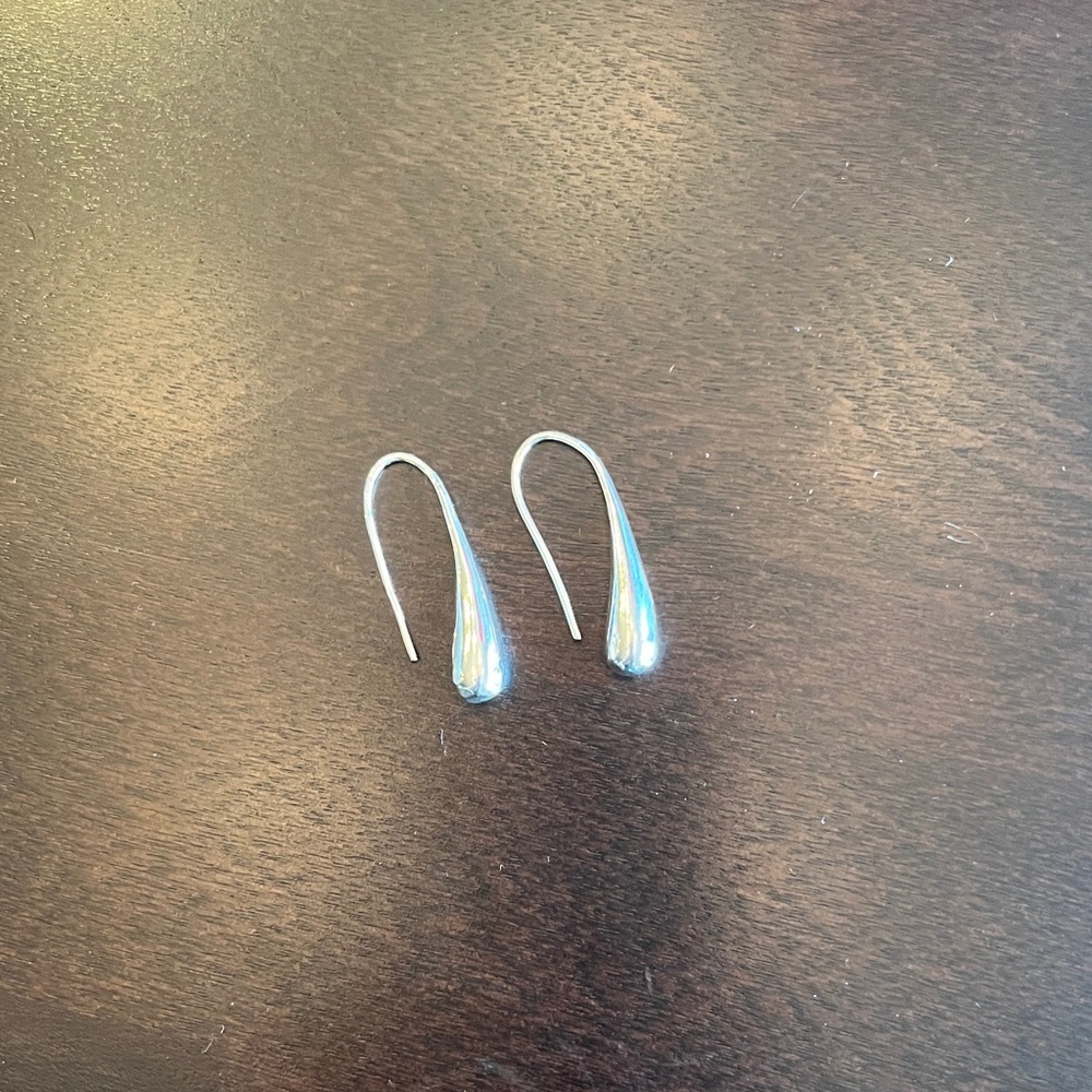 NWOT Elegant Silver-toned Teardrop Earrings